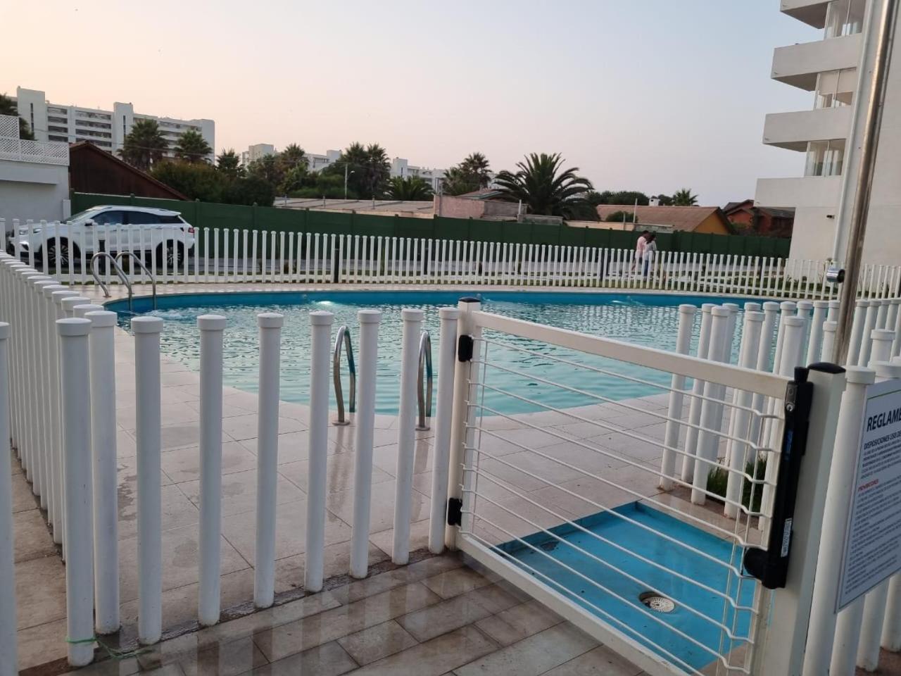 A Metros De La Playa Apartamento